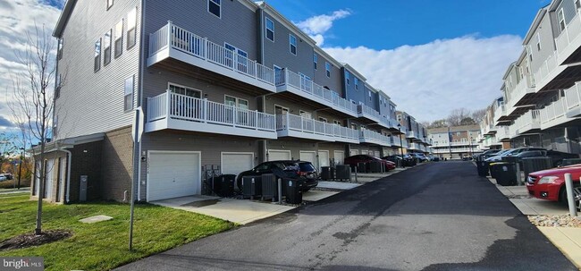 10570 Sally Ride Ln in Lanham, MD - Foto de edificio - Building Photo