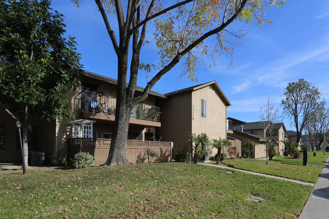 Stone Canyon Condominiums in Lakeside, CA - Building Photo