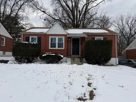 17 St Genevieve Ct in Florissant, MO - Building Photo