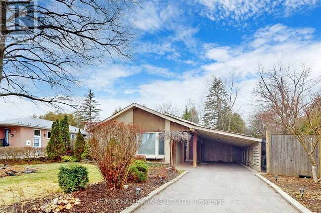 property at 16 Knowles Crescent