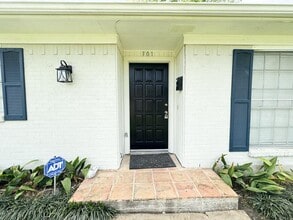 301 E Park Ave in Victoria, TX - Building Photo - Building Photo