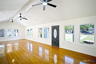 456 Magazine Ave in New Braunfels, TX - Building Photo - Building Photo