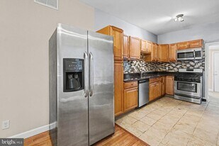 407 W 28th St in Baltimore, MD - Building Photo