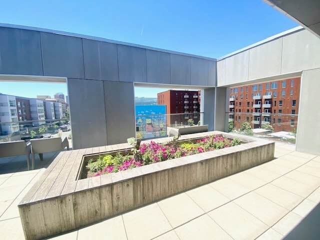 350 E Locust St in Des Moines, IA - Building Photo - Building Photo
