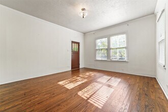 1317 Ashland St in Houston, TX - Foto de edificio - Building Photo