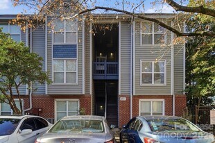 525 N Graham St, Unit 2F in Charlotte, NC - Building Photo