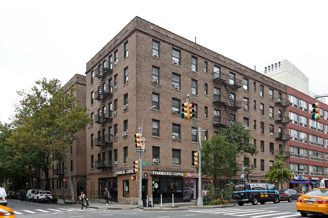 181 8th Ave in New York, NY - Building Photo