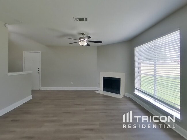 2403 Clear Ridge Dr in Houston, TX - Building Photo - Building Photo