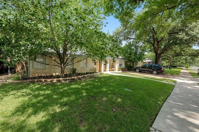 5008 W Frances Pl in Austin, TX - Building Photo - Building Photo