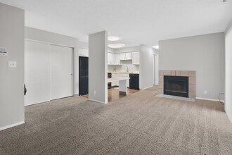 Windsor on the River in Cedar Rapids, IA - Foto de edificio - Building Photo