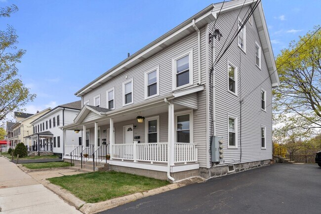 232 River St in Waltham, MA - Building Photo - Building Photo