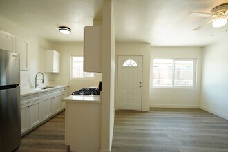 3447 Dwight Ave in Riverside, CA - Foto de edificio - Building Photo