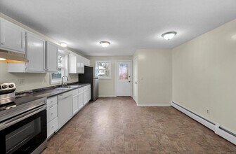 18 Chalmers St, Unit 18 in Manchester, CT - Building Photo - Building Photo