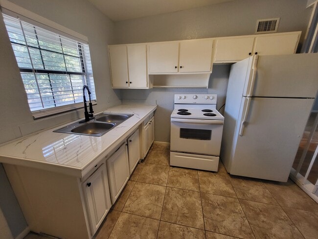 2648 Dellwood Ave, Unit 4 in Jacksonville, FL - Building Photo - Building Photo