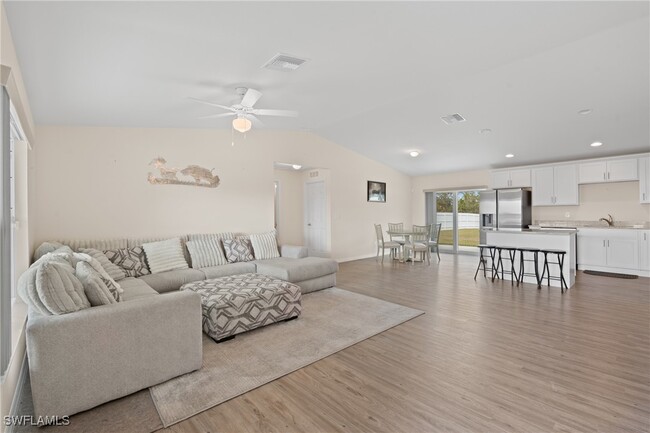 7023 Tide Cir in La Belle, FL - Foto de edificio - Building Photo