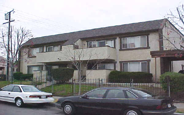 1628 W Civic Center Dr in Santa Ana, CA - Foto de edificio - Building Photo