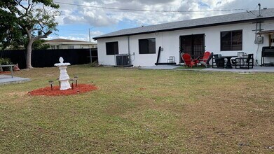 3041 NW 185th Ter in Miami Gardens, FL - Building Photo - Building Photo