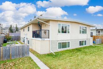 7721 41 Av NW in Calgary, AB - Building Photo - Building Photo