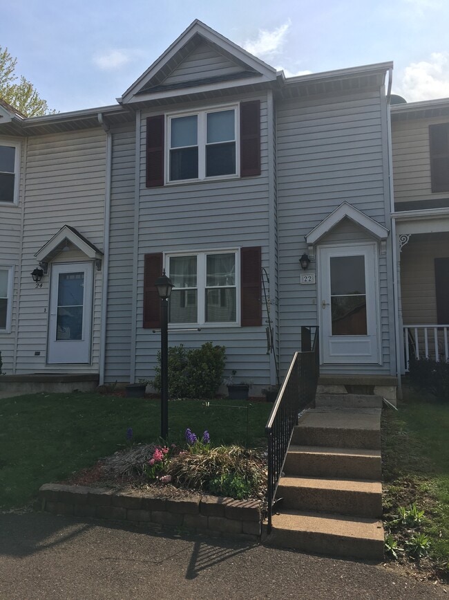 556 Nicholas Ave in Danville, PA - Foto de edificio - Building Photo