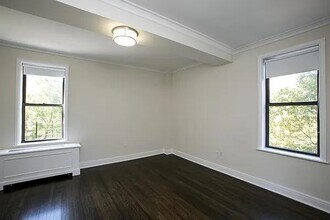 210 W 70th St in New York, NY - Building Photo - Building Photo