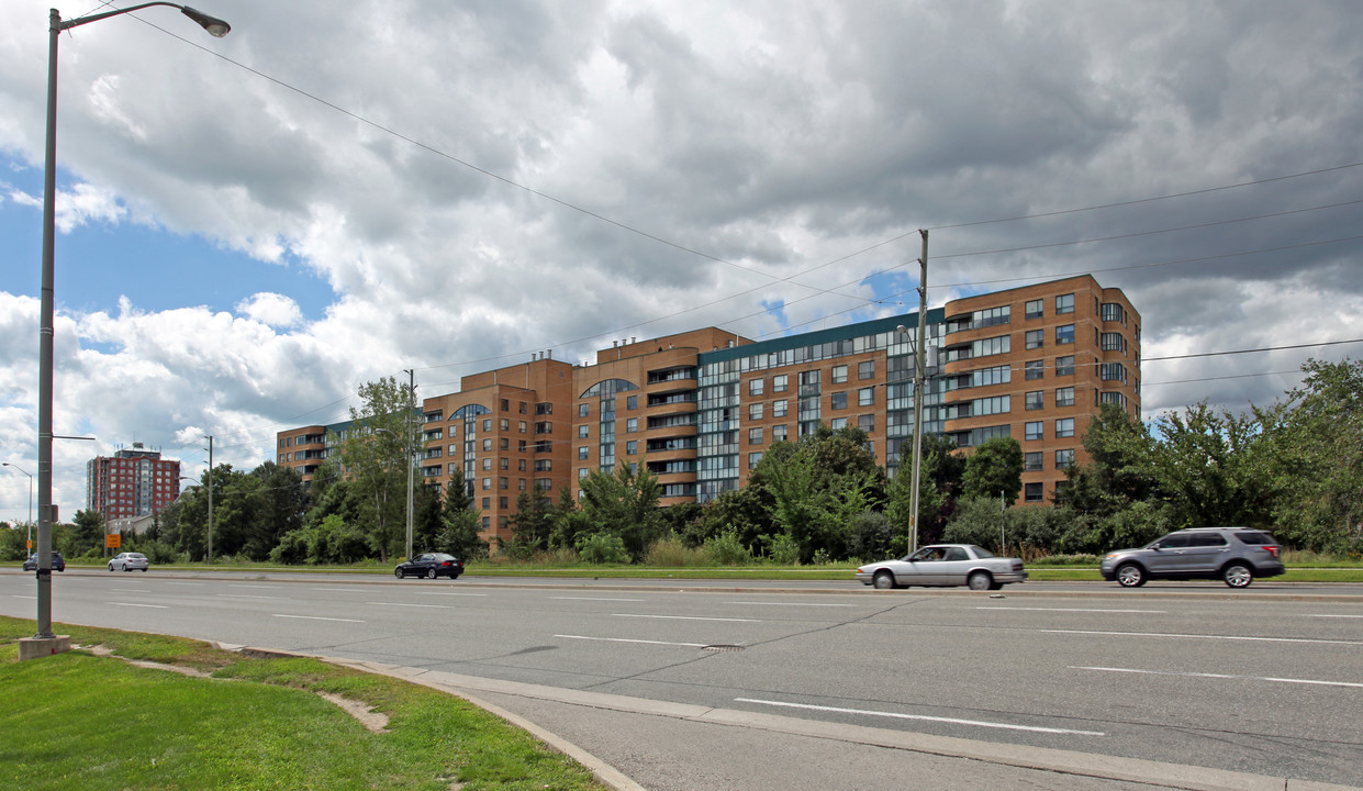 Emerald Point in Pickering, ON - Building Photo