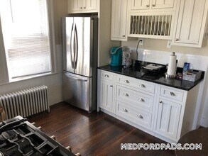 260 Boston Ave in Medford, MA - Building Photo - Building Photo
