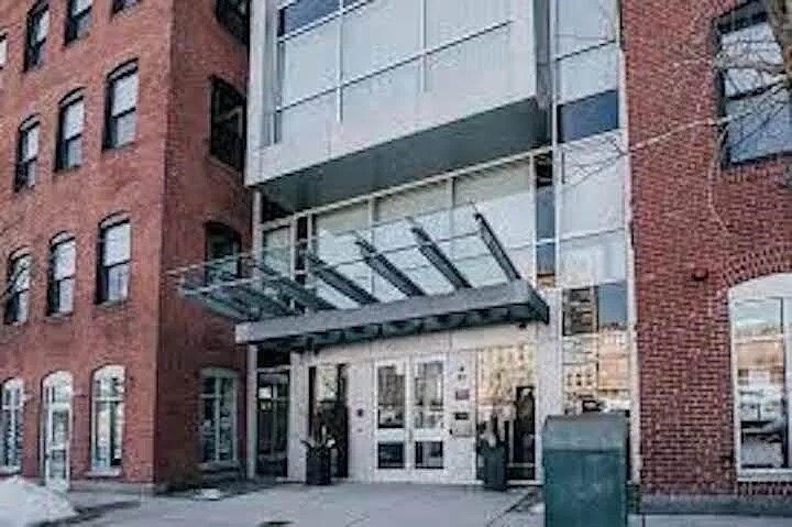 21 Wormwood St in Boston, MA - Building Photo