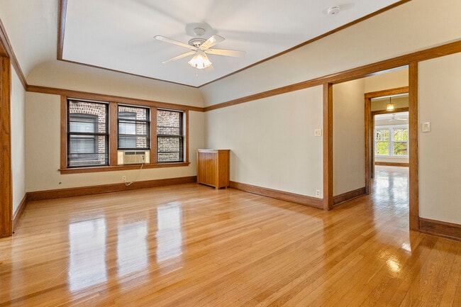 property at 6645 N Greenview Ave