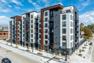 Tempo East Village in Des Moines, IA - Foto de edificio - Building Photo