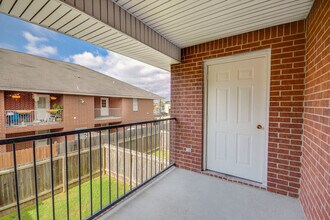 Spurlock North Apartments in Nederland, TX - Foto de edificio - Building Photo