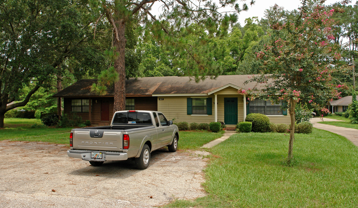 1611-1613 Coombs Dr in Tallahassee, FL - Foto de edificio