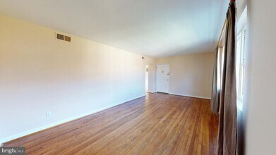 6186 Greenwood Dr-Unit -201 in Falls Church, VA - Building Photo - Building Photo