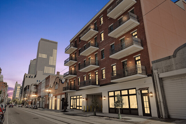 731 Saint Charles Ave, Unit 414 in New Orleans, LA - Building Photo - Building Photo