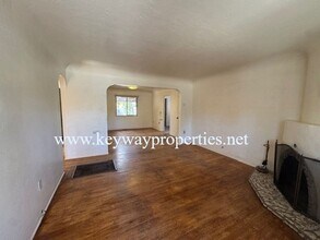 425 Truman St NE in Albuquerque, NM - Building Photo - Building Photo