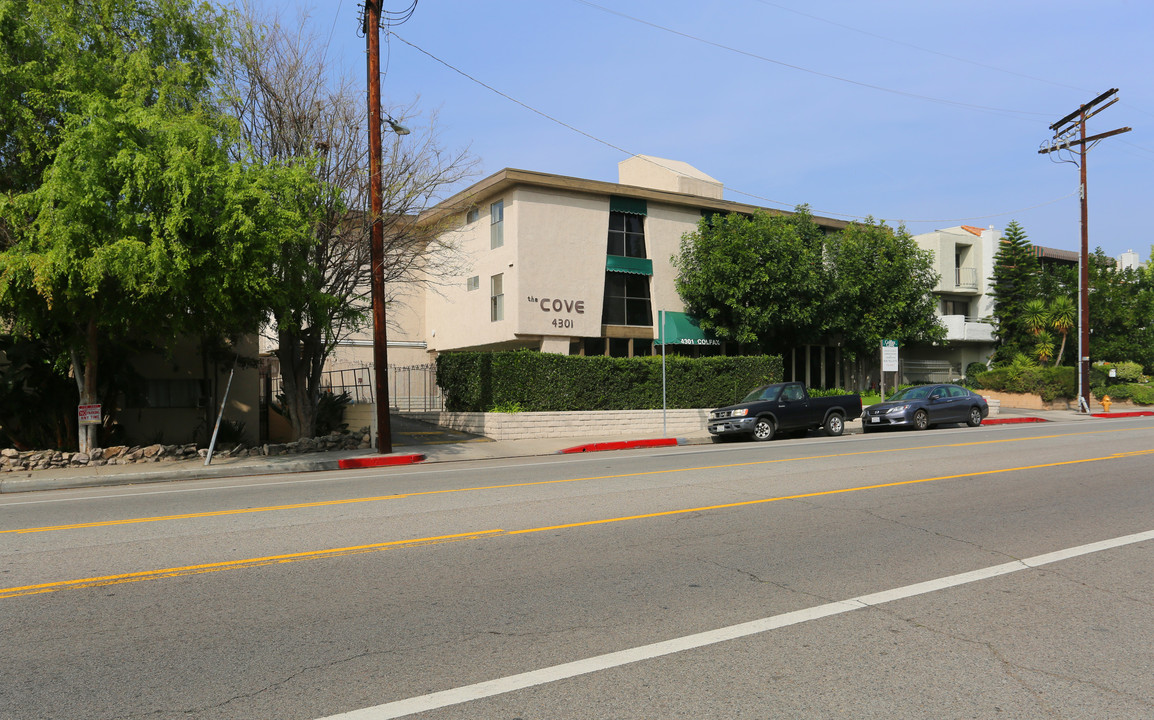 The Cove in Studio City, CA - Foto de edificio