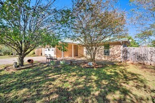 605 Apache Trail in Leander, TX - Building Photo