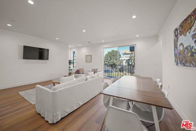 13696 Woodman Ave in Los Angeles, CA - Building Photo - Building Photo