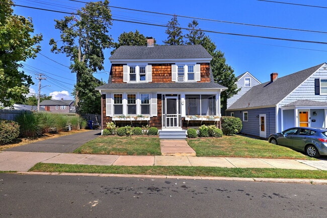 7 Roberts St