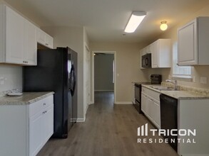 827 Oakshire Cir in Charlotte, NC - Building Photo - Building Photo