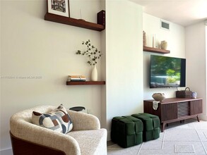 1025 92nd St, Unit 306 in Bay Harbor Islands, FL - Foto de edificio - Building Photo