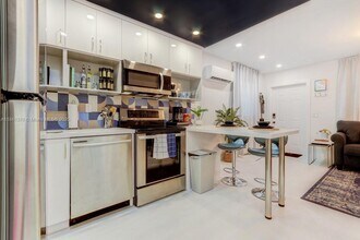 2302 Taylor St in Hollywood, FL - Building Photo - Building Photo