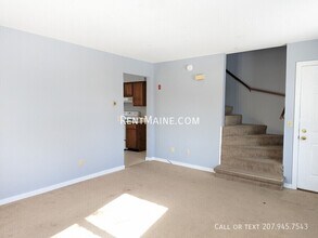 114 Main Rd S, Unit Apt. A in Hampden, ME - Building Photo - Building Photo