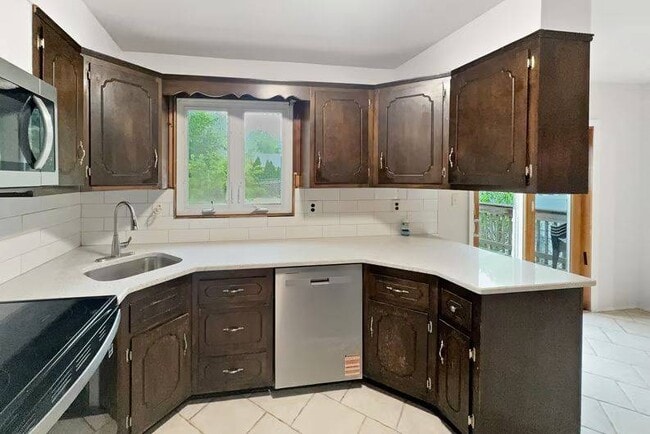 20 Meadow Dr in Little Falls, NJ - Building Photo - Building Photo