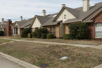 Hilltop Townhomes in Plano, TX - Building Photo - Building Photo