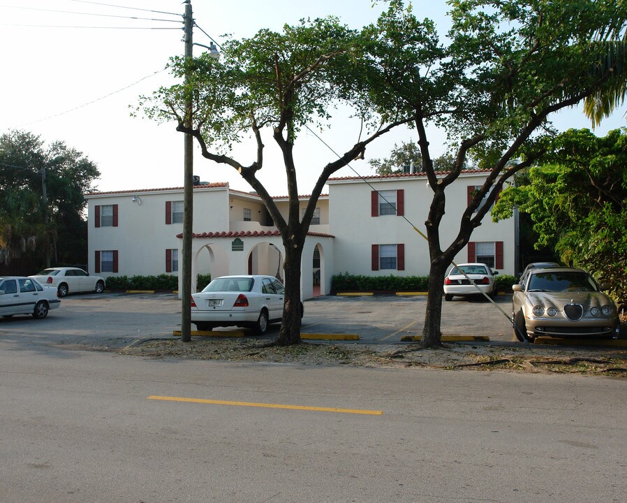 16 SW 9th St in Fort Lauderdale, FL - Building Photo