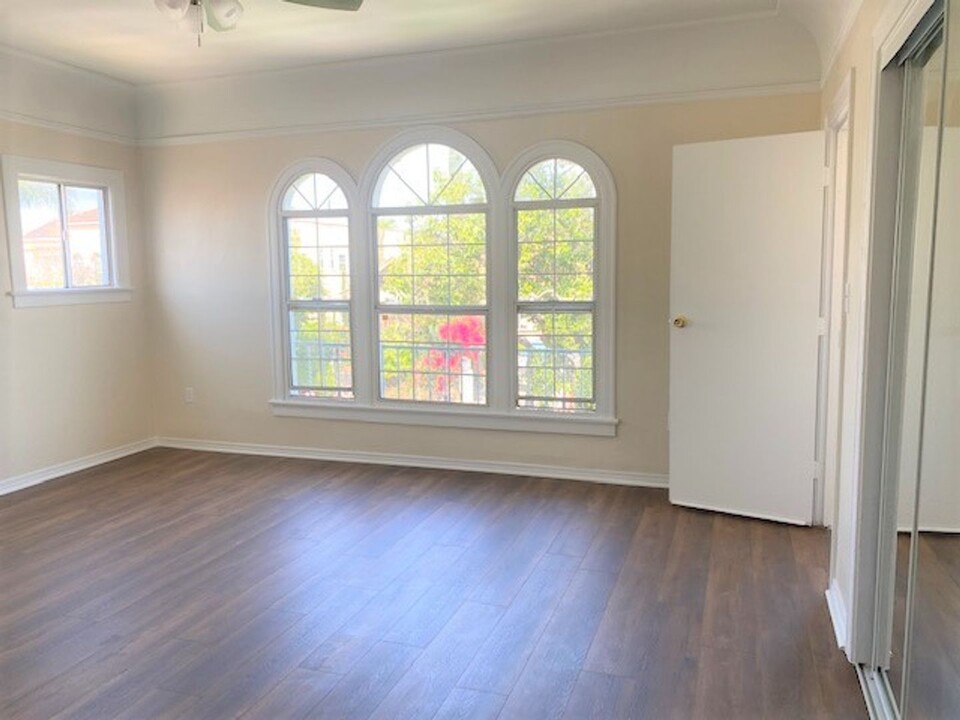 2446 Cincinnati Ave in Los Angeles, CA - Building Photo