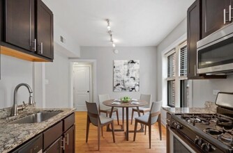 4036 N Ashland Ave, Unit E3 in Chicago, IL - Building Photo - Building Photo