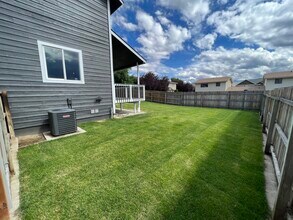 610-612 12th St NE in East Wenatchee, WA - Building Photo - Building Photo