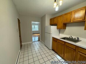 61 Selkirk Rd in Boston, MA - Foto de edificio - Building Photo