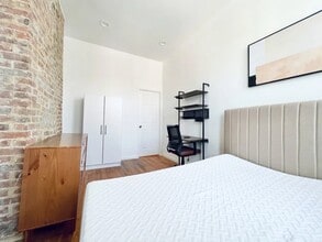 Furnished room/NOT APARTMENT in Brooklyn, NY - Foto de edificio - Building Photo
